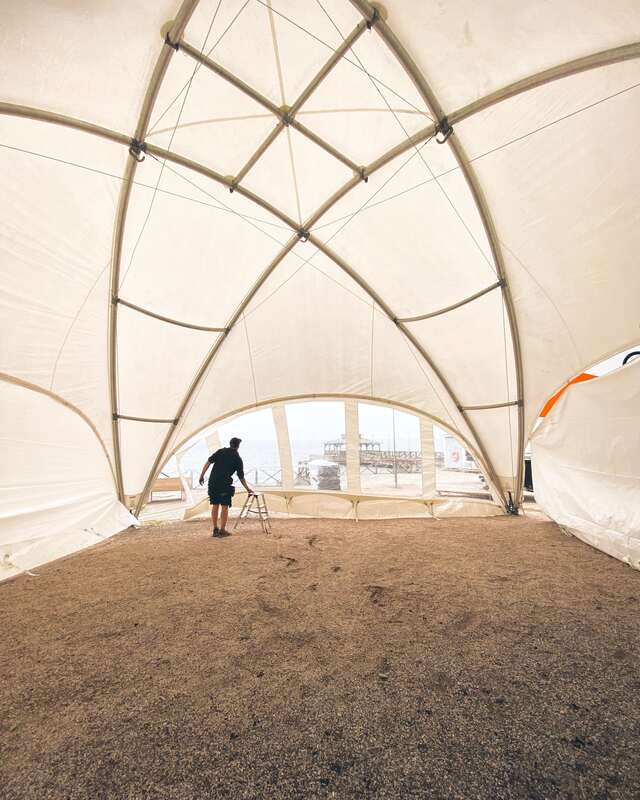 Creative Structures pyöreä teltta Crossover tapahtumateltta sisältä.
