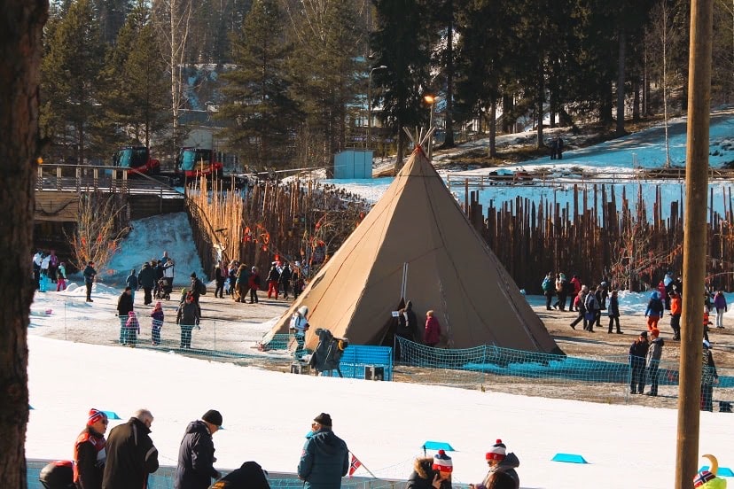 Tentipi teltta vuokralla talven hiihtokilpailuissa.