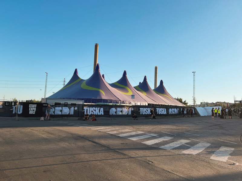 Tuska festivaali 2022 sisäänkäynti festivaaliteltta Top Tents 40m x 70m Helsinki Suvilahti